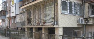 Балкон на первом этаже своими руками