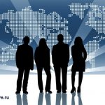 Силуэты людей на фоне географической карты