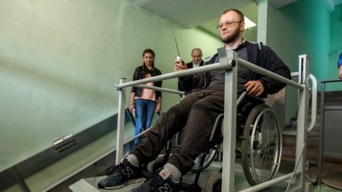 Современный автоматический подъемник для инвалидов в Химках
